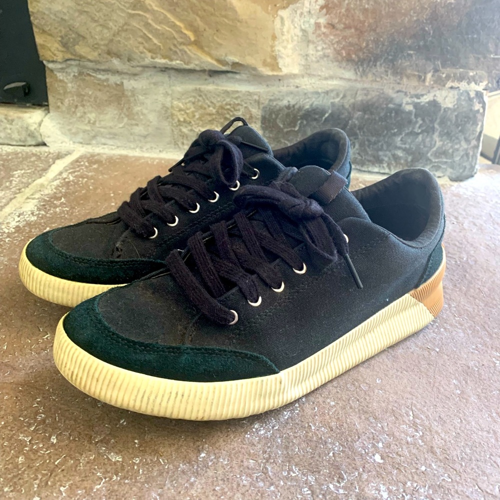 Sorel Out N About Waterproof Low Sneakers. Sz 8.5.